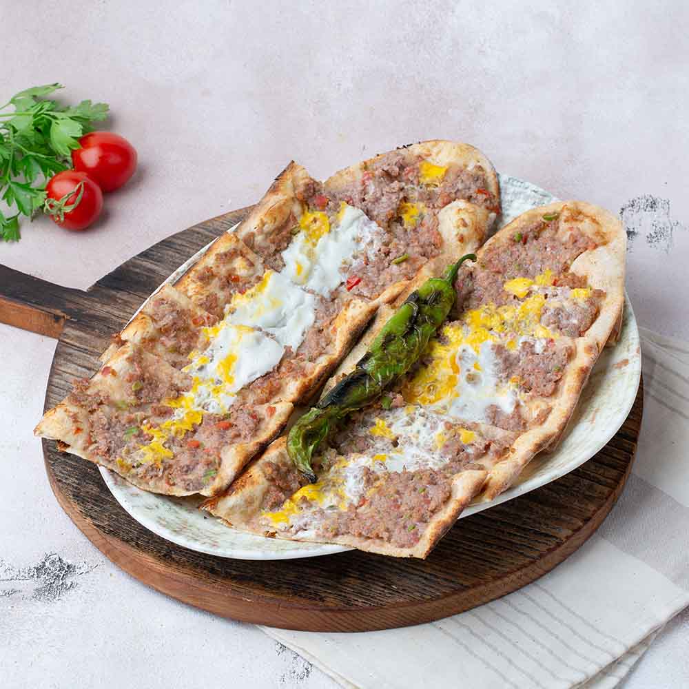 Resim: Kıymalı Yumurtalı Pide