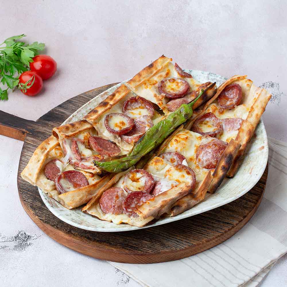 Resim: Sucuklu Kaşarlı Pide